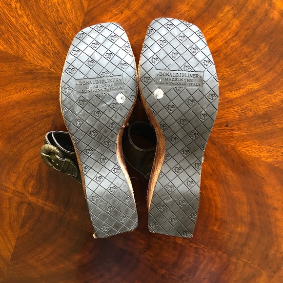 Donald Pliner Wedge - Picture 6 of 7